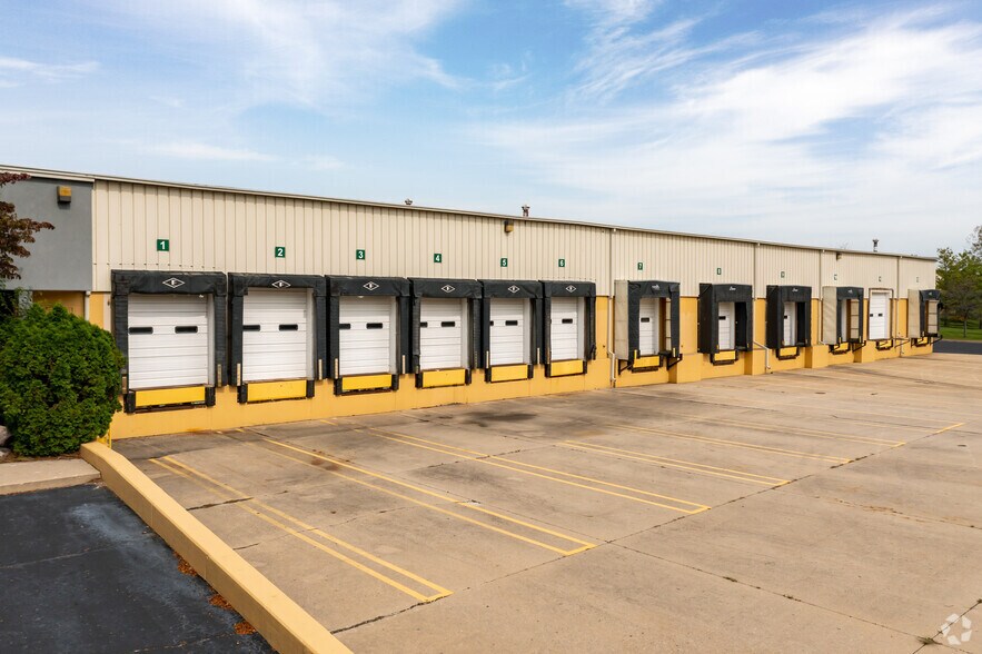 More Photos Of 2737 S Adams Rd, Rochester Hills Warehouse For Lease