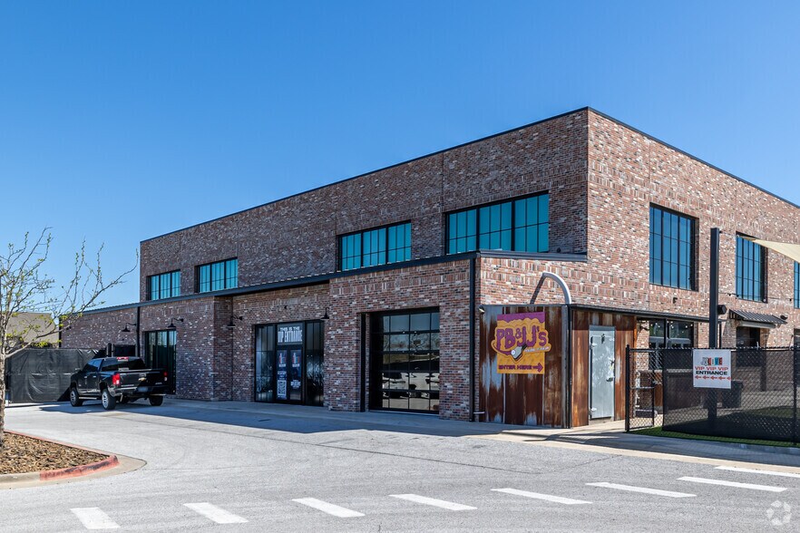 More Photos Of 3615 N Steele Blvd, Fayetteville Bar For Sale