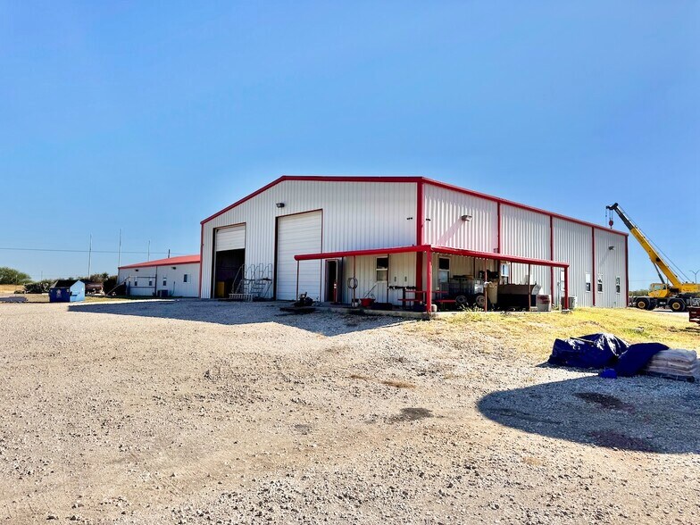More Photos Of 14800 IH 35, Dilley Industrial For Sale