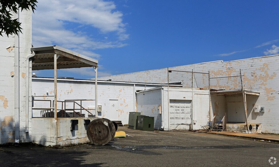 More Photos Of 21600 Great Mills Rd, Lexington Park Freestanding For Lease