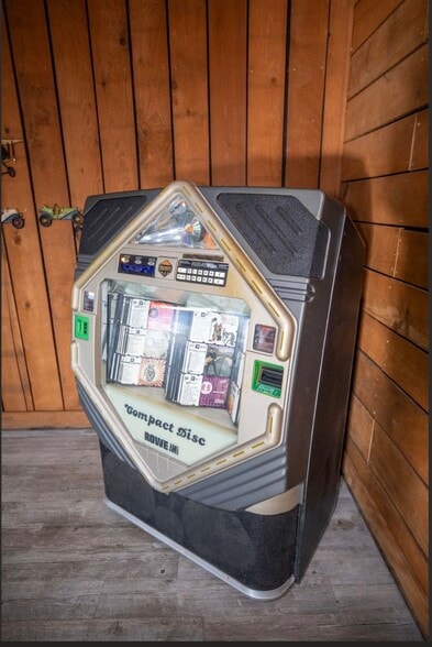 More Photos Of 991 N Main St, Kewanna General Retail For Sale