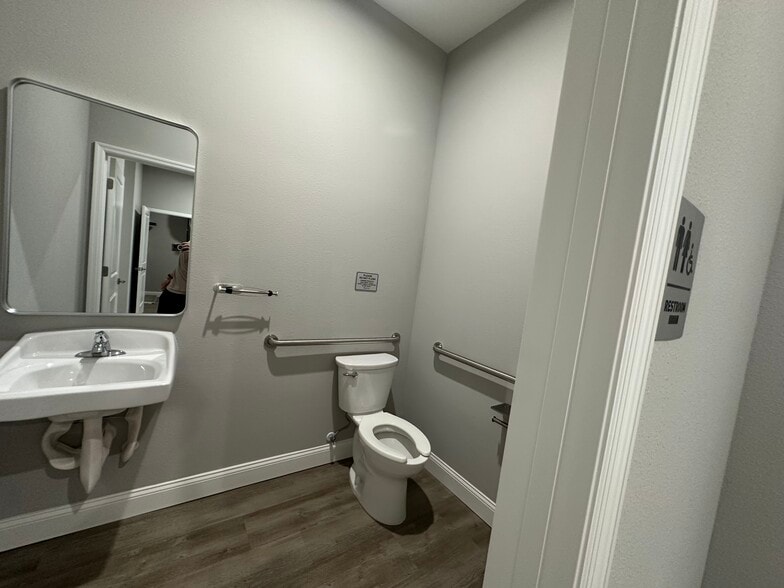 More Photos Of 708 Cactus Ridge Cir, Seffner Medical For Lease