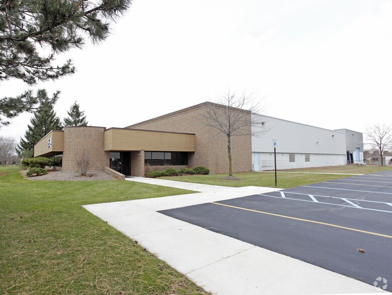 Primary Photo Of 1900 Northfield Dr, Rochester Hills Warehouse For Sale