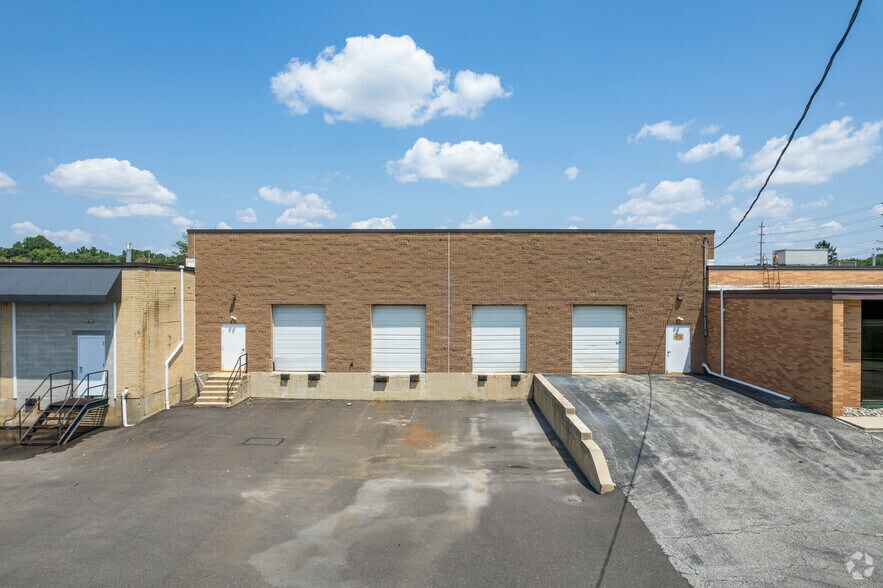 More Photos Of 2080 Springdale Rd, Cherry Hill Showroom For Lease