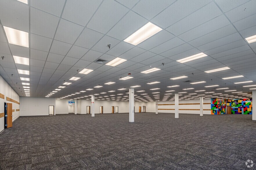 More Photos Of 3030-3136 S Linden Rd, Flint Unknown For Lease
