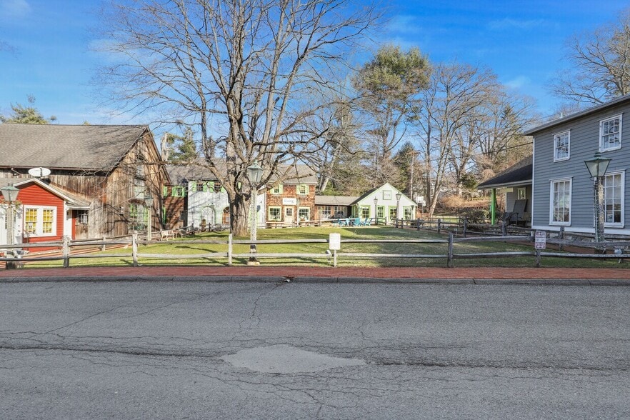 More Photos Of 792 Route 35, Cross River Restaurant For Lease