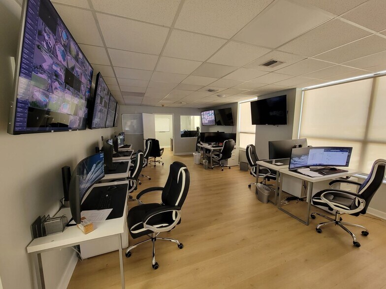 More Photos Of 1250 E Hallandale Beach Blvd, Hallandale Beach Office For Lease