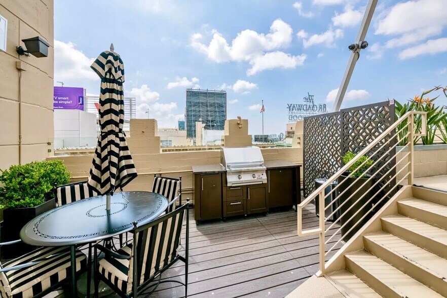 More Photos Of 6253 Hollywood Blvd, Los Angeles Apartments For Sale