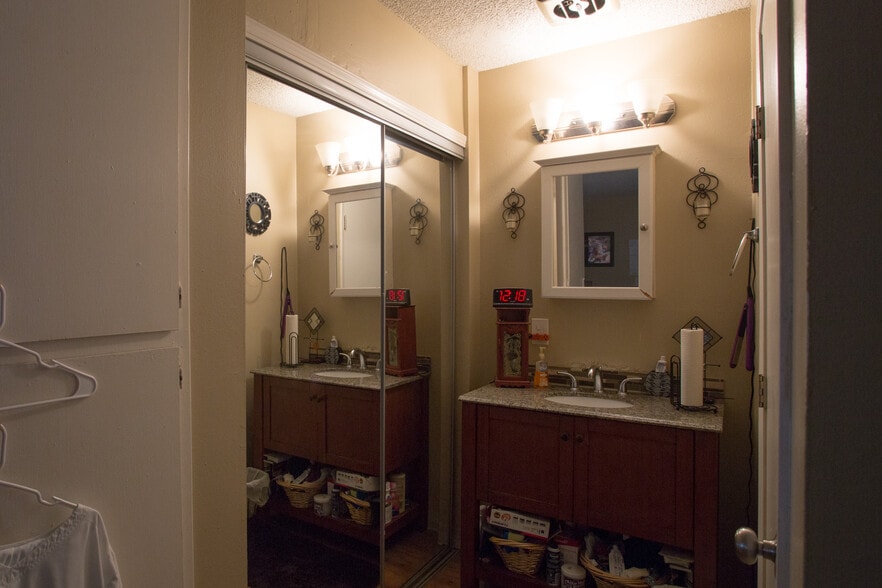 More Photos Of 6815 24th St, Sacramento Multifamily For Sale