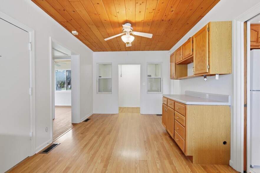 More Photos Of 901 W New York Ave, Deland Office For Lease