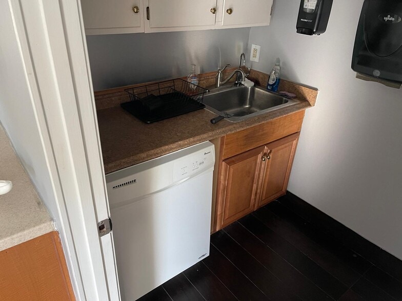 More Photos Of 2312 Peachford Rd, Atlanta Office Residential For Sale