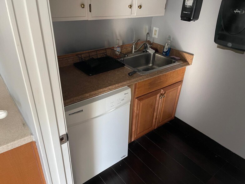 More Photos Of 2312 Peachford Rd, Atlanta Office Residential For Lease