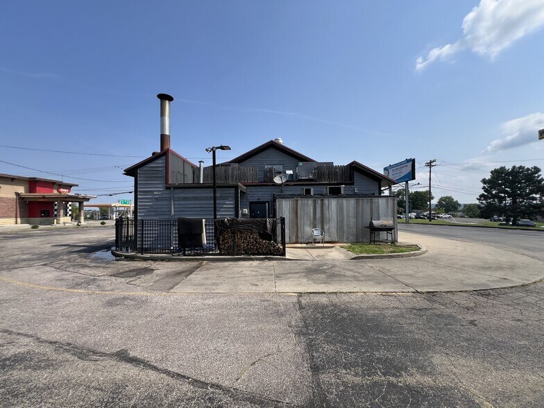 More Photos Of 2343 E Sharon Rd, Cincinnati Restaurant For Sale