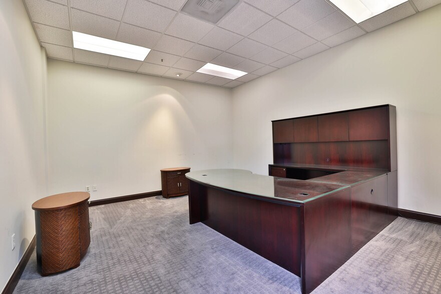 More Photos Of 1160 Mountain View Alviso Rd, Sunnyvale Office For Lease