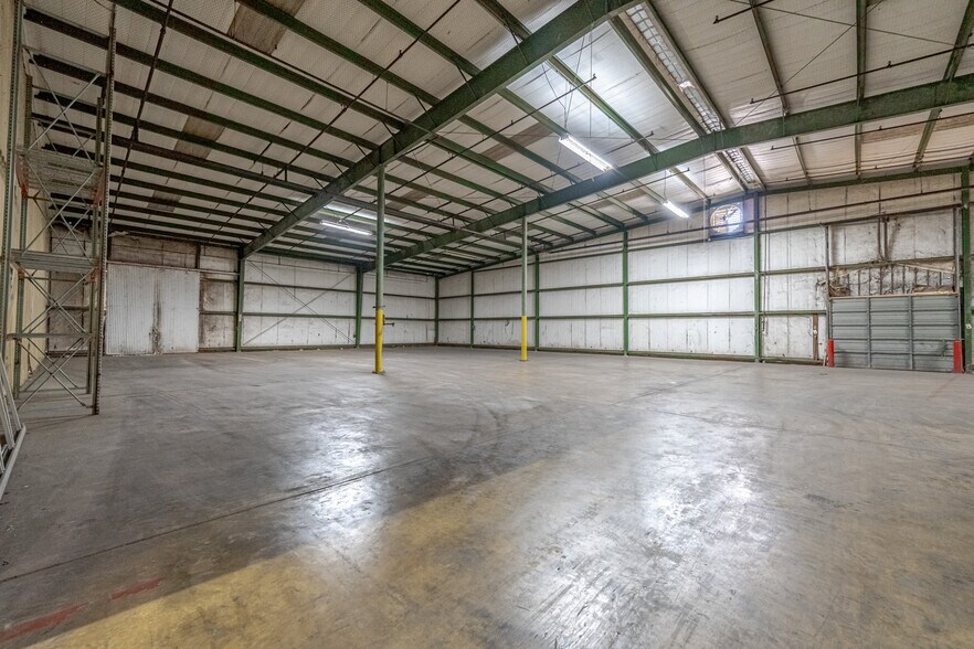More Photos Of 4612 Richard Ave, Alexandria Warehouse For Lease
