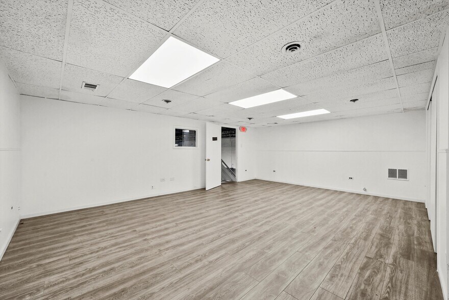 More Photos Of 4135 W 123rd St, Alsip Warehouse For Lease