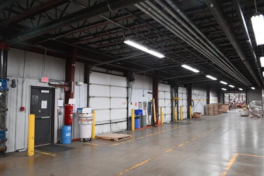 More Photos Of 2605 Marion Dr, Kendallville Distribution For Sale