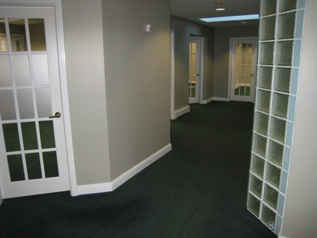 More Photos Of 1538 Foster St, White Rock Office For Lease