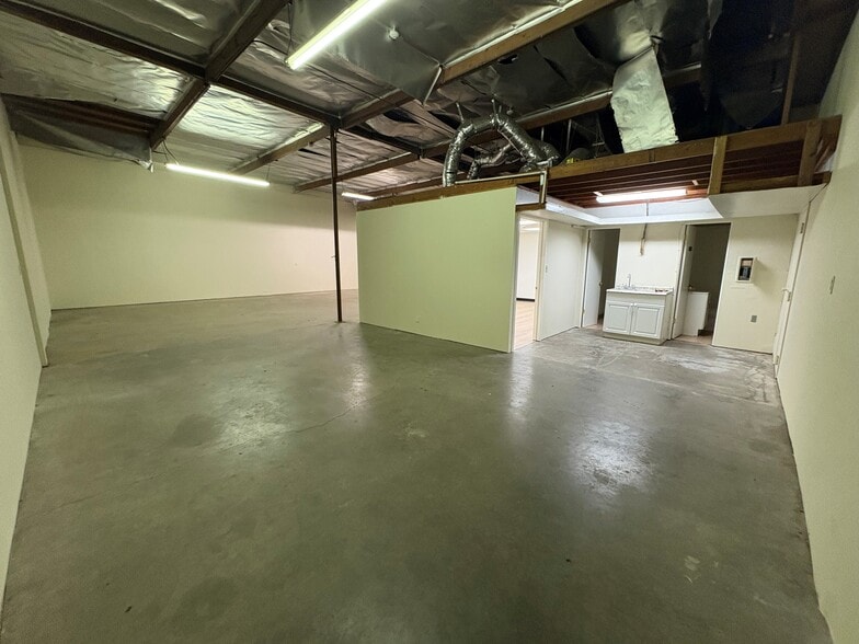 More Photos Of 10621 Bloomfield St, Los Alamitos Unknown For Lease