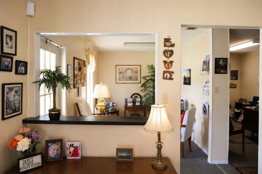 More Photos Of 7230 SE US Highway 301, Hawthorne Office For Sale