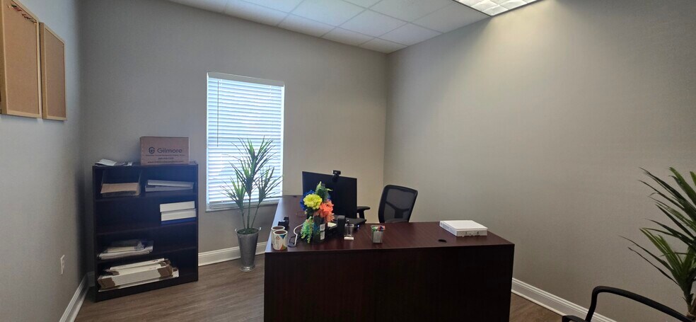 More Photos Of 1307-1309 Providence Rd, Brandon Office For Lease