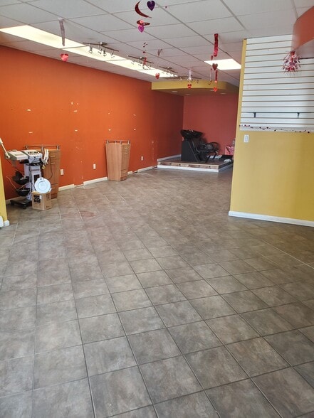 More Photos Of 235 Deer Park Ave, Babylon General Retail For Lease