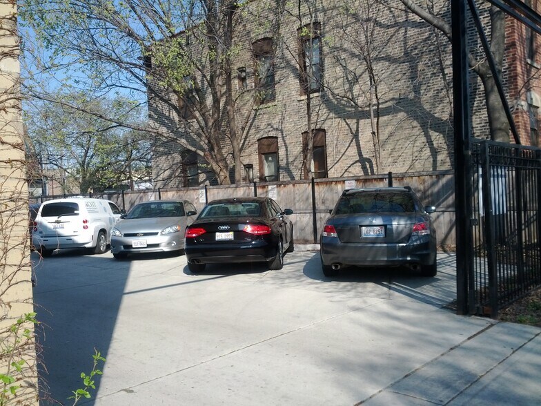 More Photos Of 1700 W Hubbard St, Chicago Light Distribution For Lease