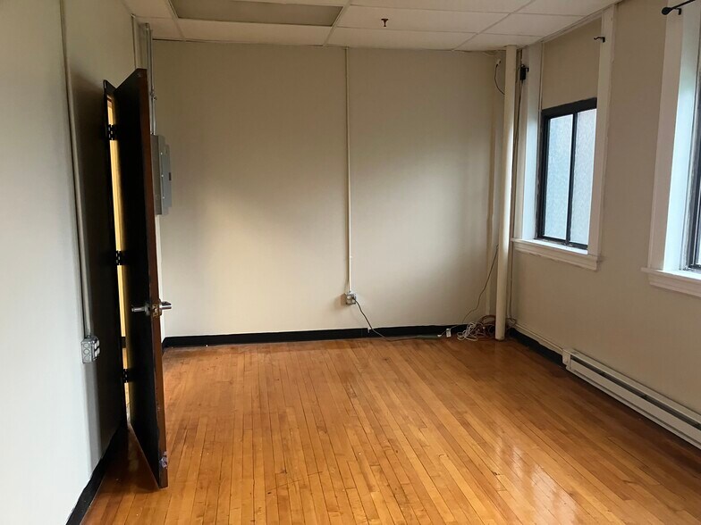 More Photos Of 1313 Connecticut Ave, Bridgeport Light Distribution For Lease