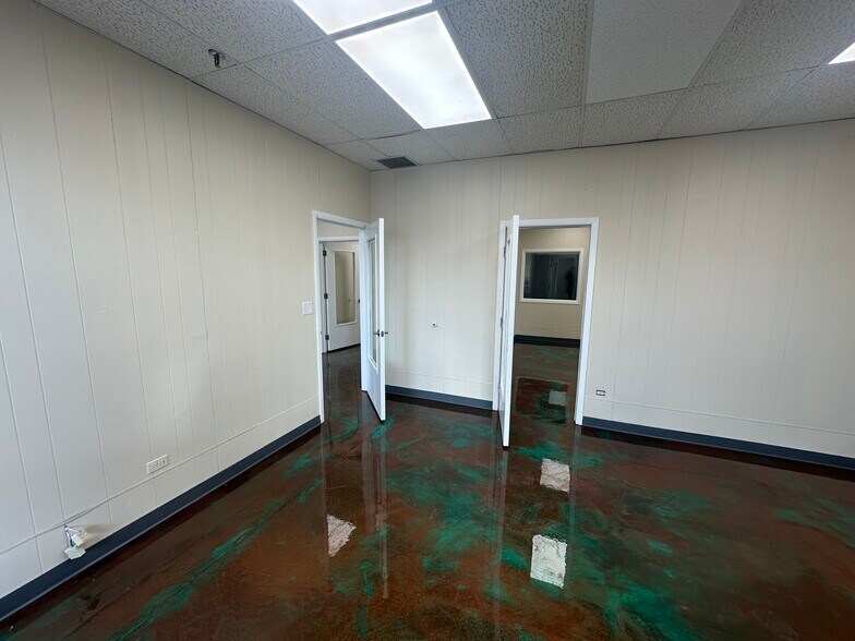 More Photos Of 2039-2041 Foster Ave, Wheeling Warehouse For Lease