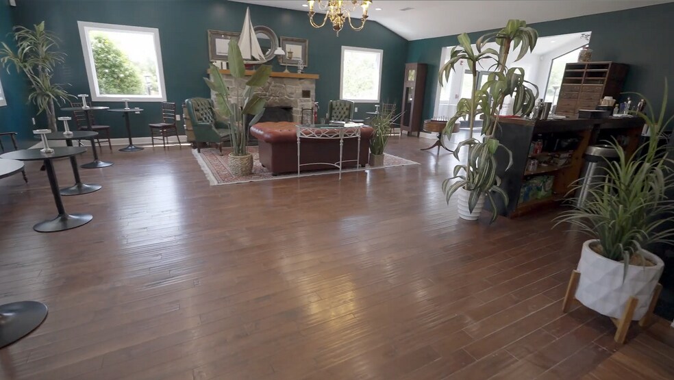 More Photos Of 11 Lakeside Dr E, Belvidere Restaurant For Sale