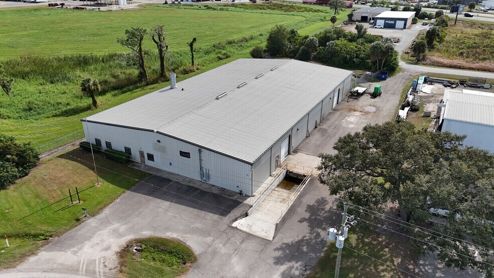 More Photos Of 399 Prairie Industrial Pky, Mulberry Warehouse For Lease