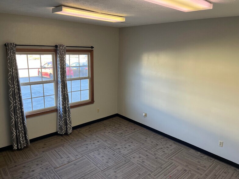 More Photos Of 220 Big Run Rd, Lexington Light Manufacturing For Lease