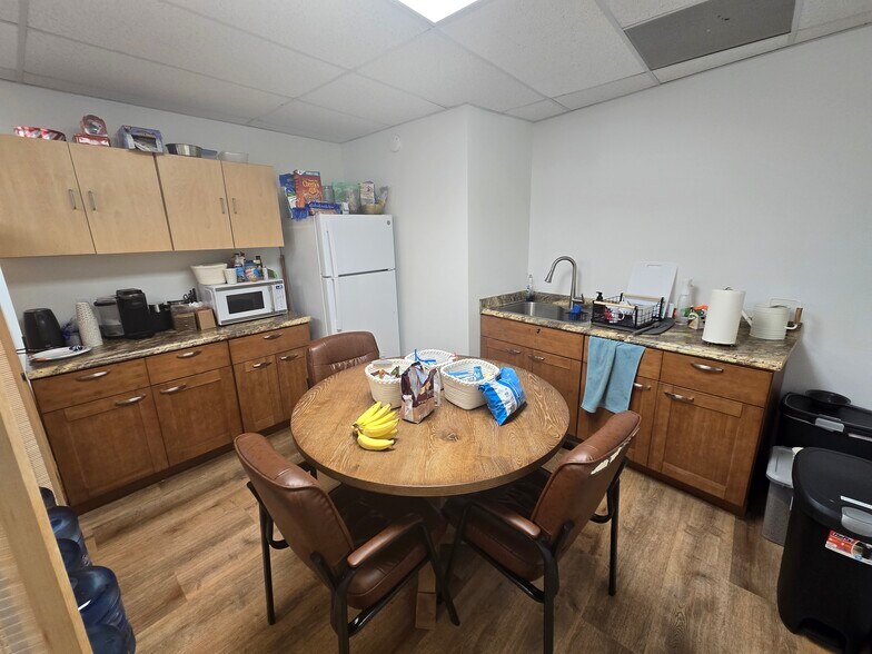 More Photos Of 400 Ala Makani St, Kahului Office For Lease