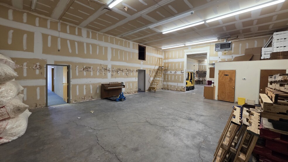 More Photos Of 250 Ruskin Dr, Colorado Springs Warehouse For Sale