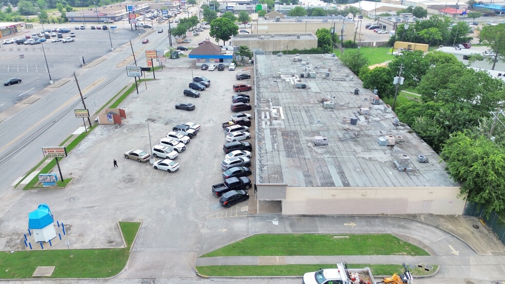 More Photos Of 7040-7058 Lawndale St, Houston Unknown For Lease