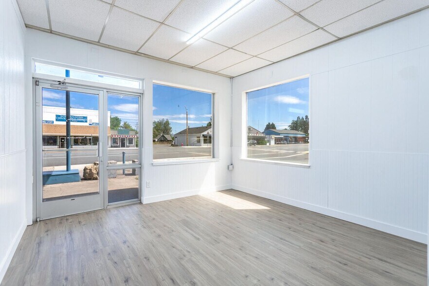 More Photos Of 37087 Main St, Burney Showroom For Sale