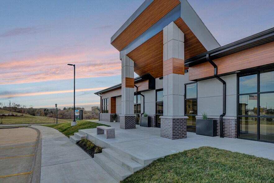 More Photos Of 8420 Amber Hill Rd, Lincoln Medical For Lease