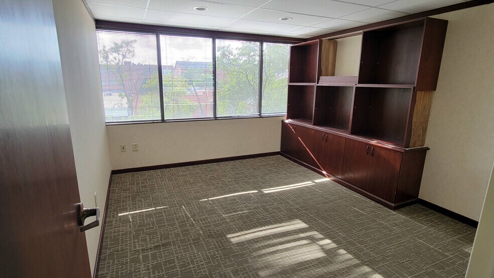 More Photos Of 580 S High St, Columbus Office For Lease