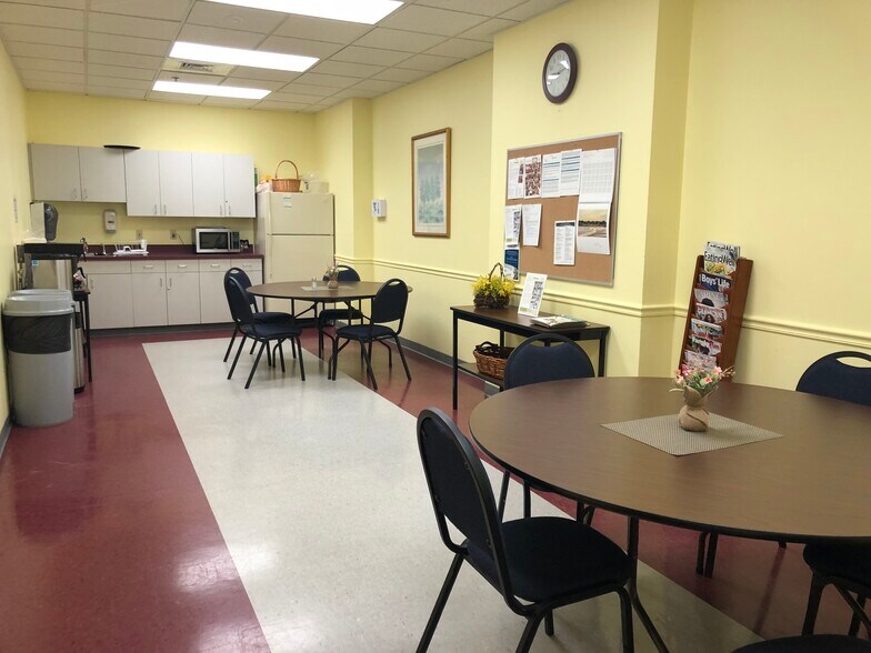 More Photos Of 6 Blackstone Valley Pl, Lincoln Medical For Sale