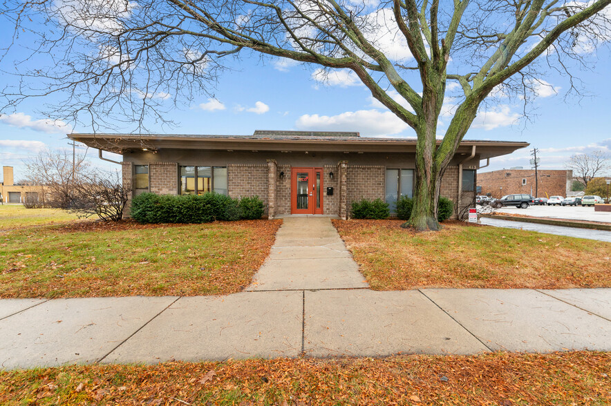 Primary Photo Of 413 S Madison St, Green Bay Medical For Sale