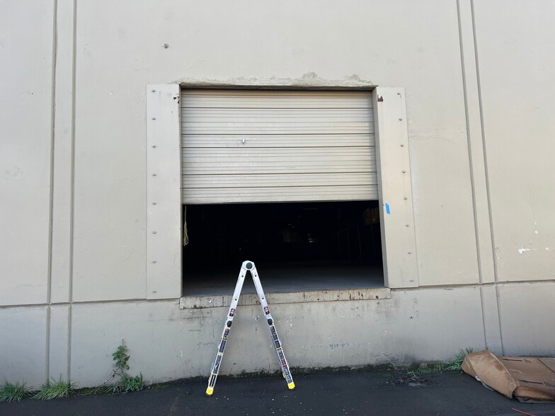 More Photos Of 2950 NW 29th Ave, Portland Warehouse For Lease
