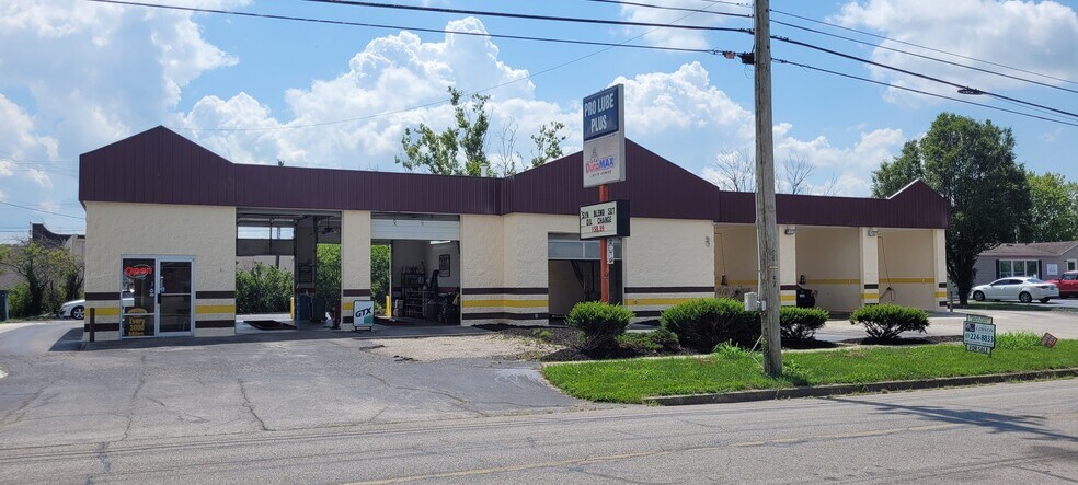 Primary Photo Of 126 Shoppers Dr, Winchester Carwash For Sale