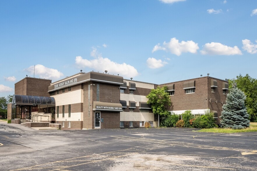 More Photos Of 281 Waukegan Rd, Northfield Freestanding For Sale