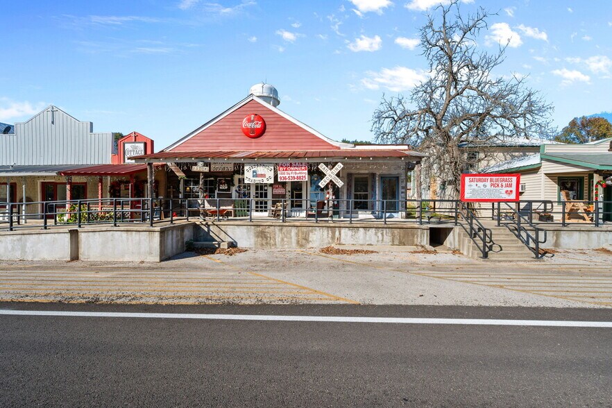 More Photos Of FM 1514, Coldspring Storefront Retail Office For Sale