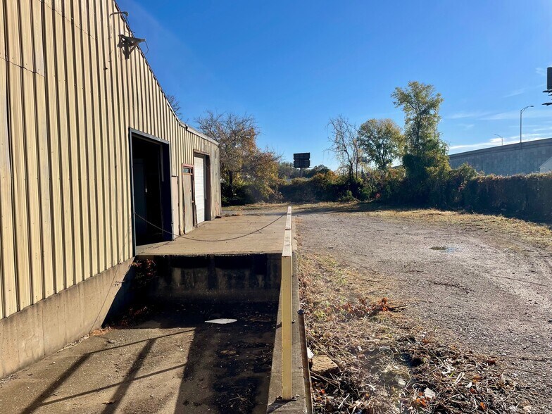 More Photos Of 105 N 9th Ave, Evansville Warehouse For Sale