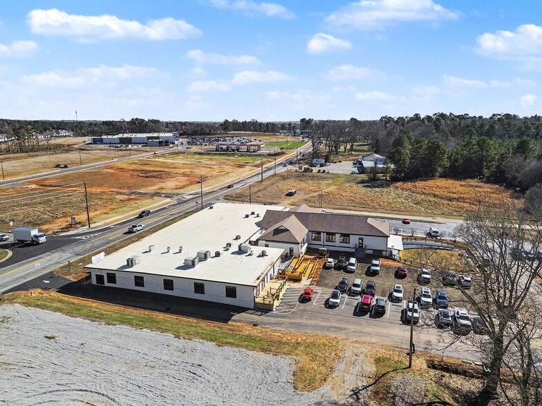 More Photos Of 3955 Highway 53, Hoschton Freestanding For Lease