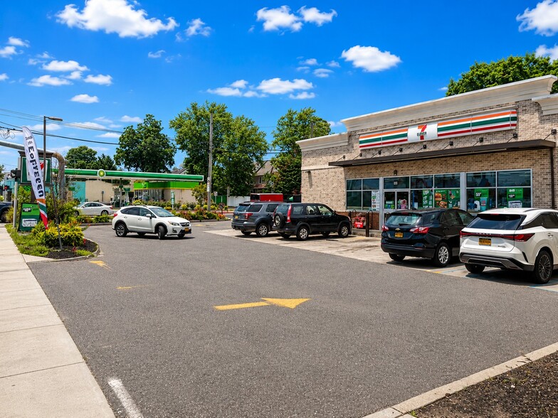More Photos Of 136 Hempstead Tpke, West Hempstead Convenience Store For Sale