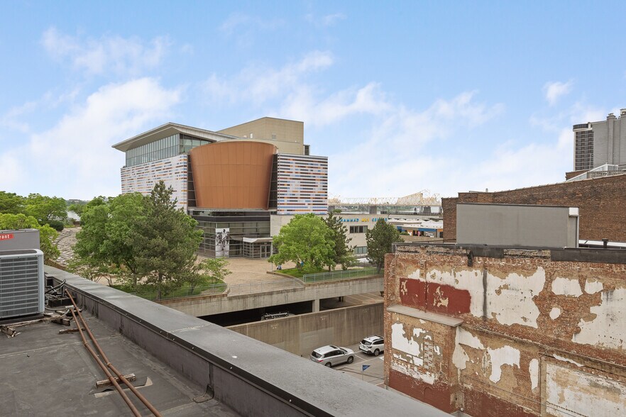 More Photos Of 623 W Main St, Louisville Office For Sale