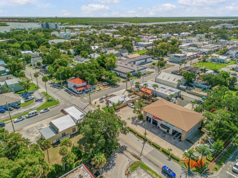 More Photos Of 218 N Orange St, New Smyrna Beach Freestanding For Sale