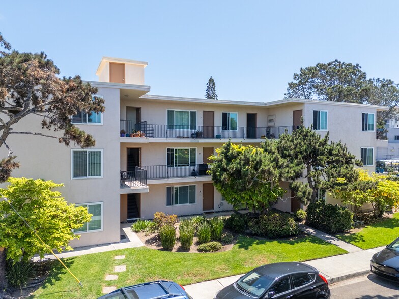 More Photos Of 1102 Pacific Beach Dr, San Diego Apartments For Sale